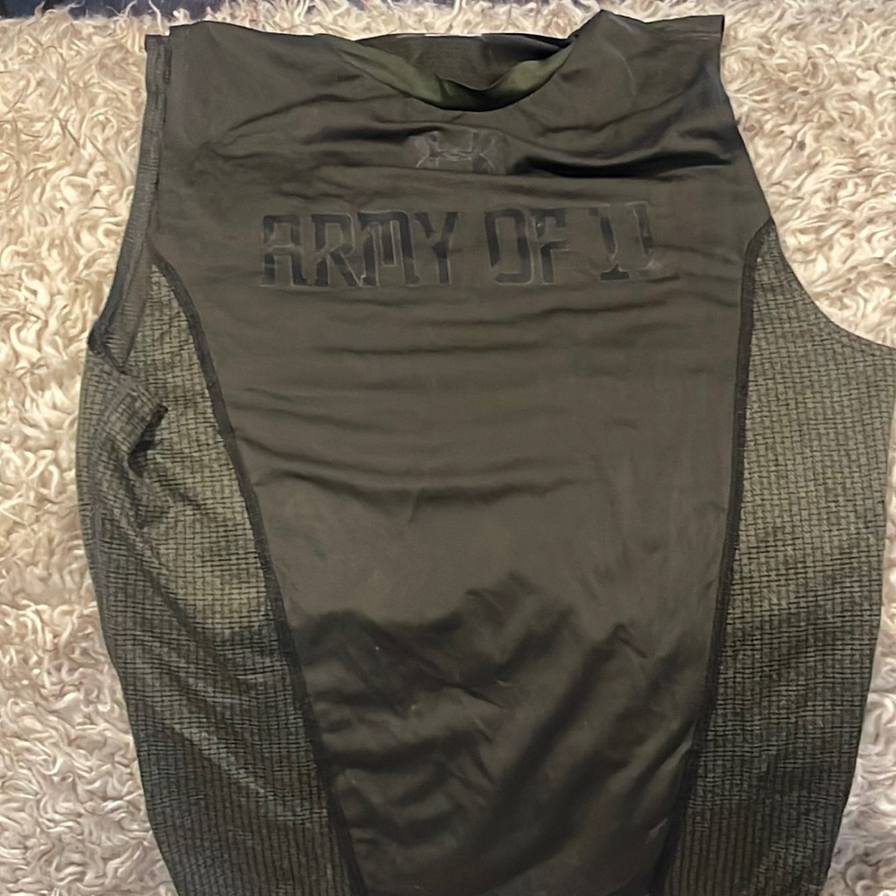 Like new sleeveless compression heat gear shirt